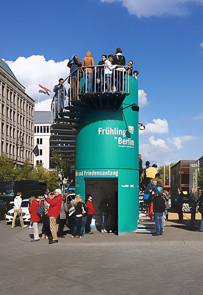 Eventturm von Veloform auf einem öffentlichen Platz in Berlin